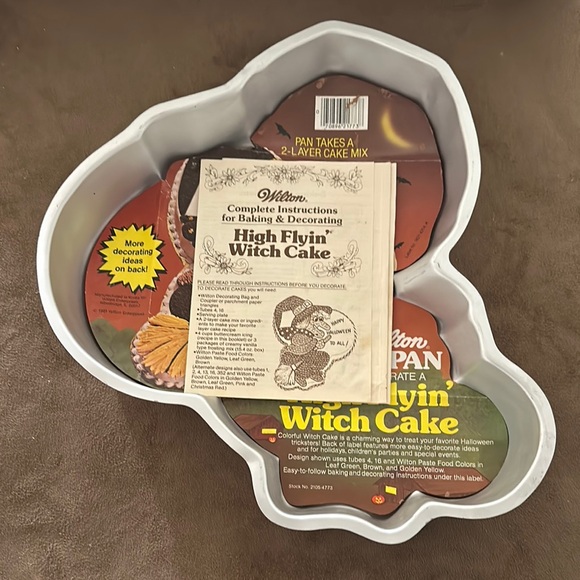 Wilton *VINTAGE* High Flyin' Witch Cake Bake & Decorate Party Pan - Picture 2 of 12